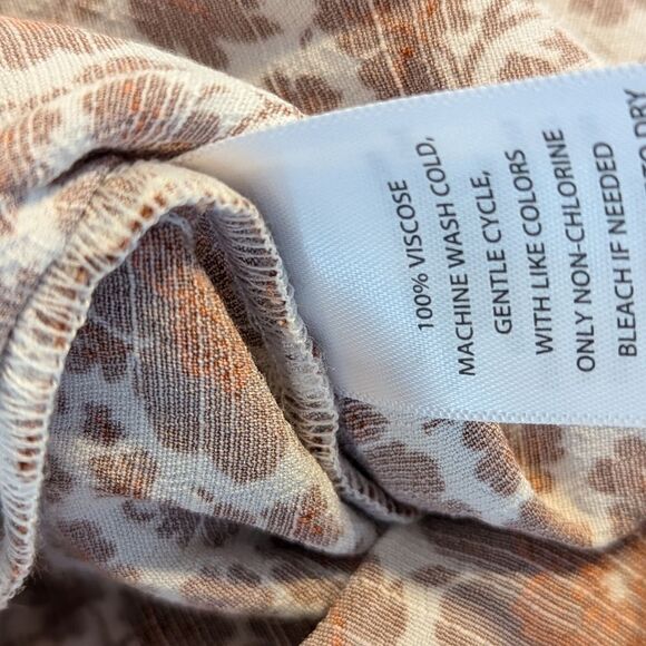 Treasure & Bond Rust and White Patterned Pull Over Blouse Top NWT - Picture 7 of 7